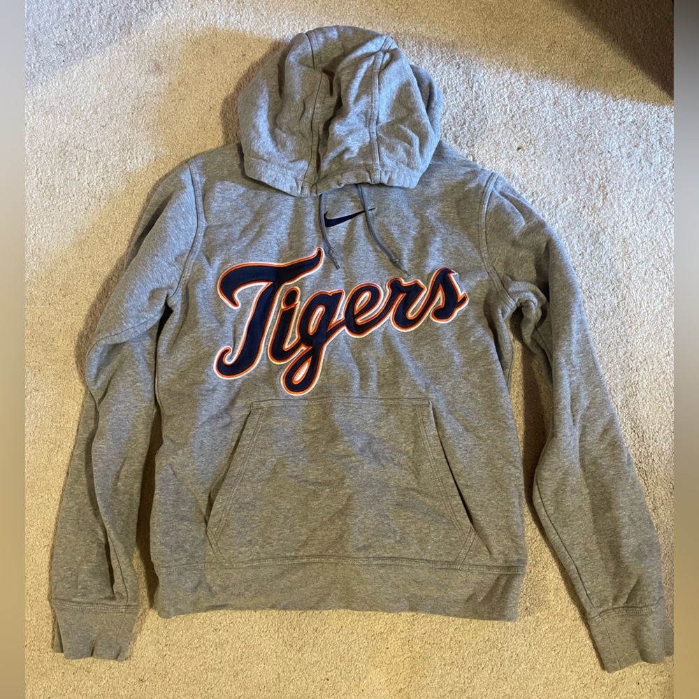 Nike sweatshirt